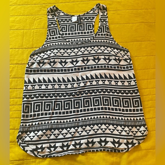 Graphic Racerback H&M Tank Top - Size 4/XS - Picture 6 of 7